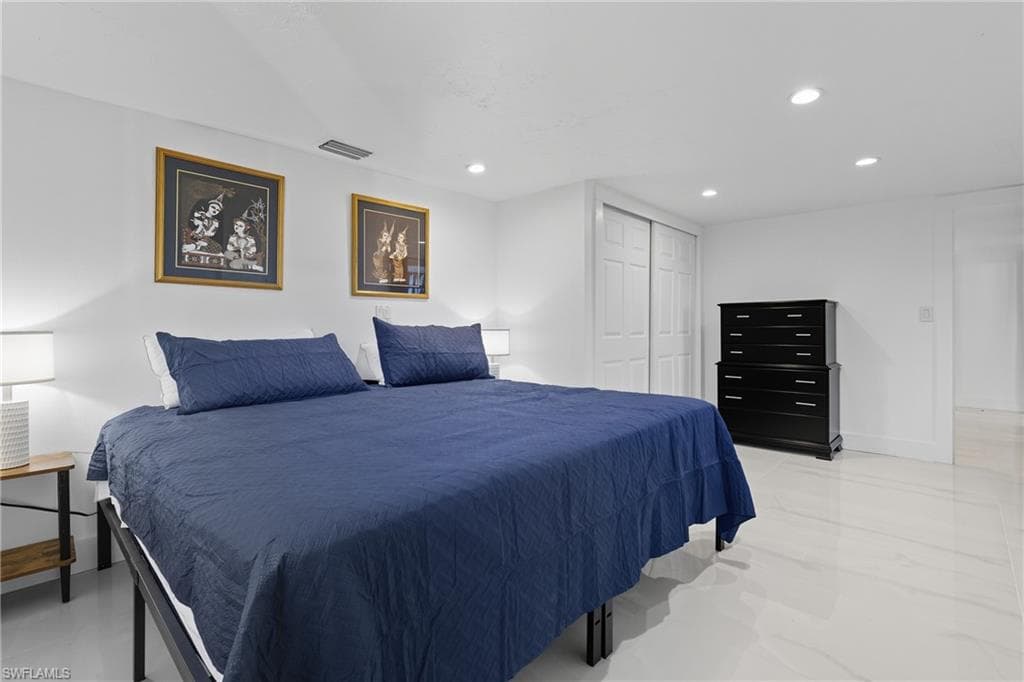 1280 Pine St, Naples, FL 34104-8