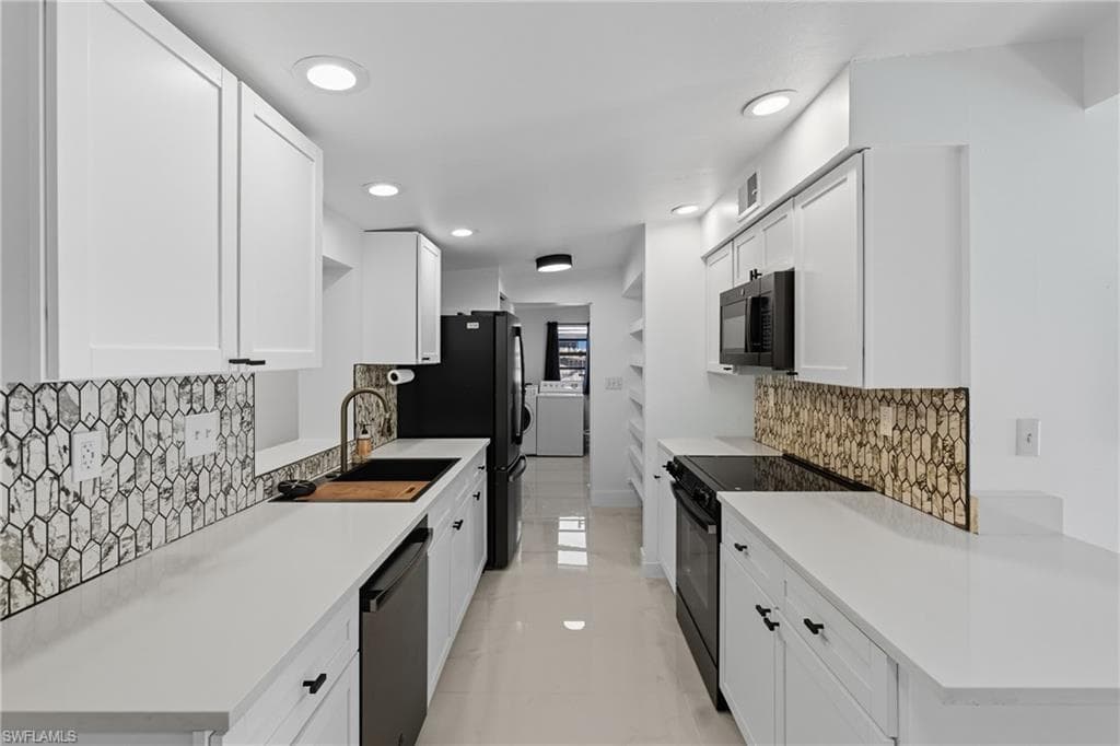 1280 Pine St, Naples, FL 34104-10