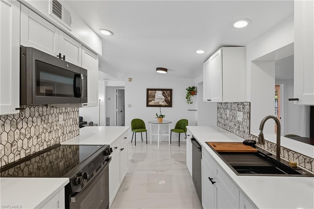 1280 Pine St, Naples, FL 34104-11