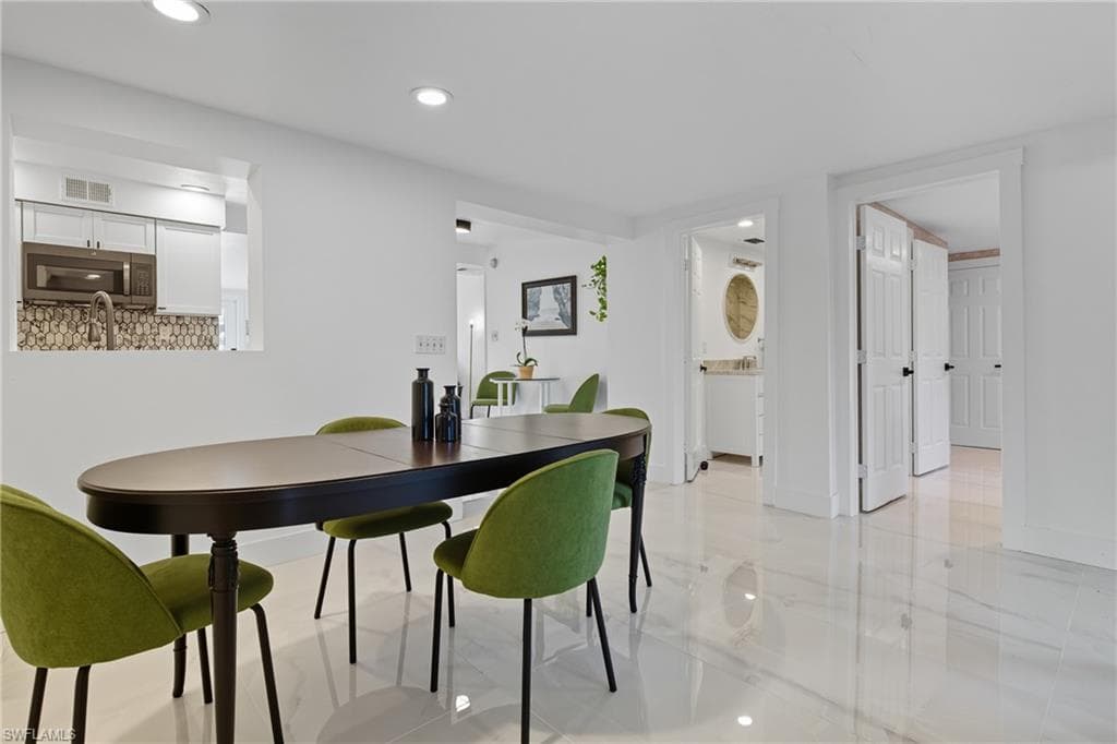 1280 Pine St, Naples, FL 34104-17