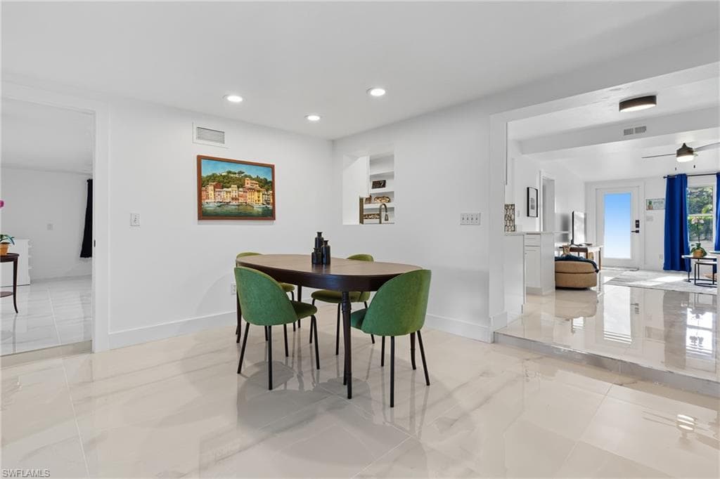 1280 Pine St, Naples, FL 34104-27