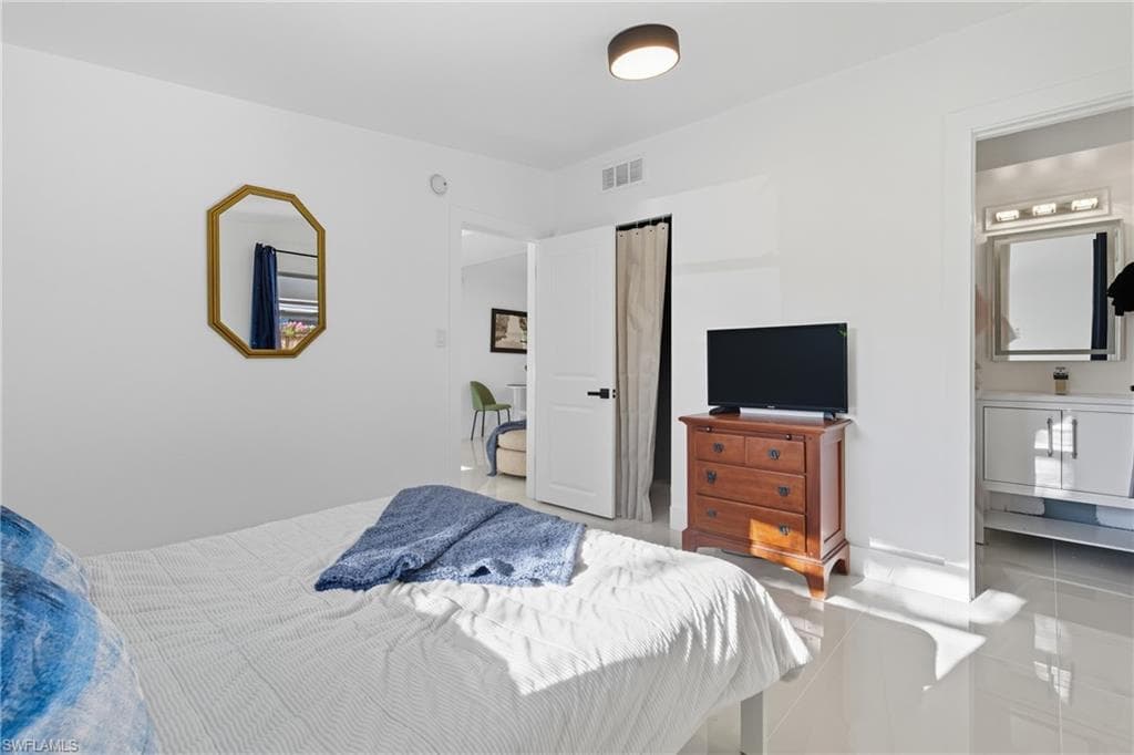 1280 Pine St, Naples, FL 34104-30