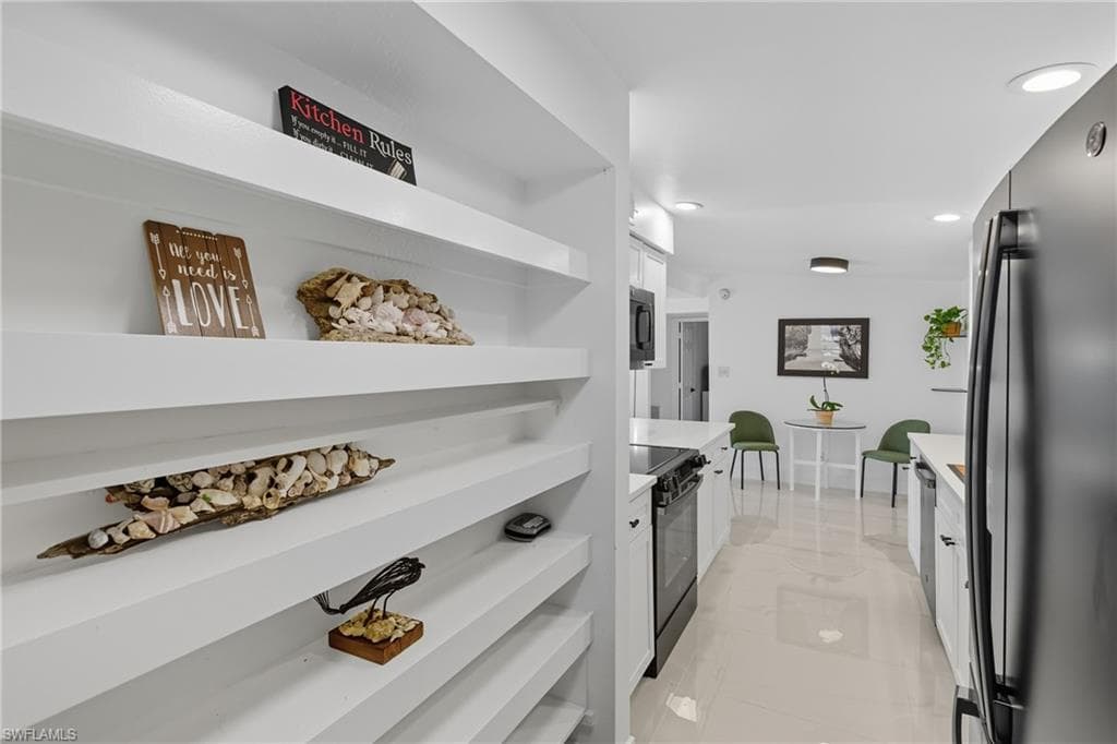 1280 Pine St, Naples, FL 34104-34