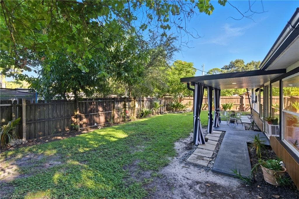 1280 Pine St, Naples, FL 34104-35