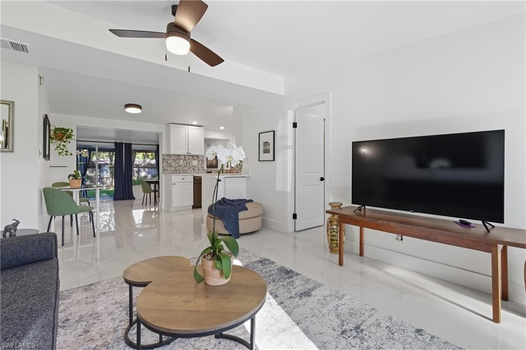 1280 Pine St, Naples, FL 34104-3