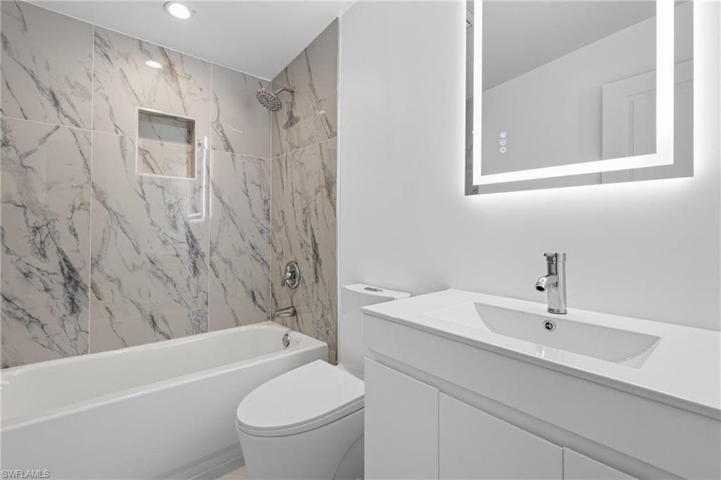 1280 Pine St, Naples, FL 34104-5