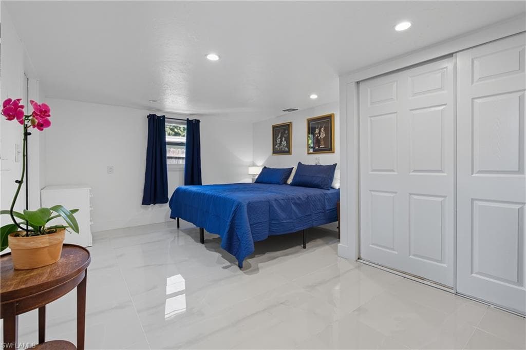 1280 Pine St, Naples, FL 34104-7