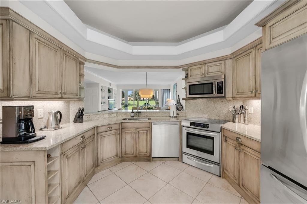 496 Edgemere Way E 1, Naples, FL 34105-9