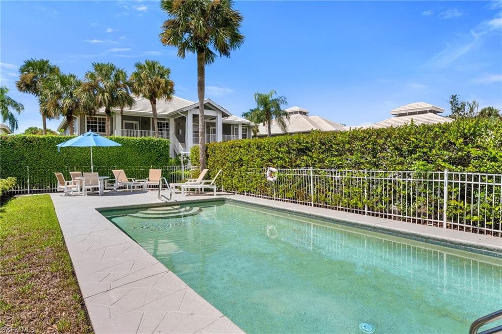 496 Edgemere Way E 1, Naples, FL 34105-18