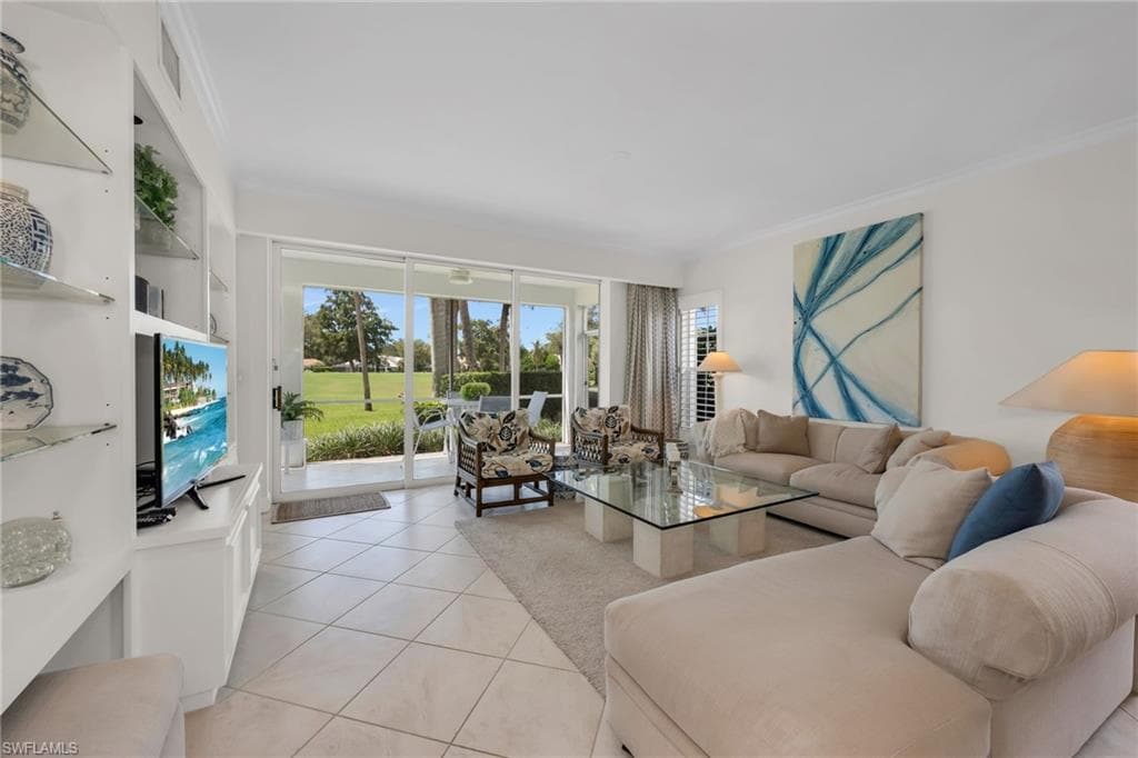 496 Edgemere Way E 1, Naples, FL 34105-3