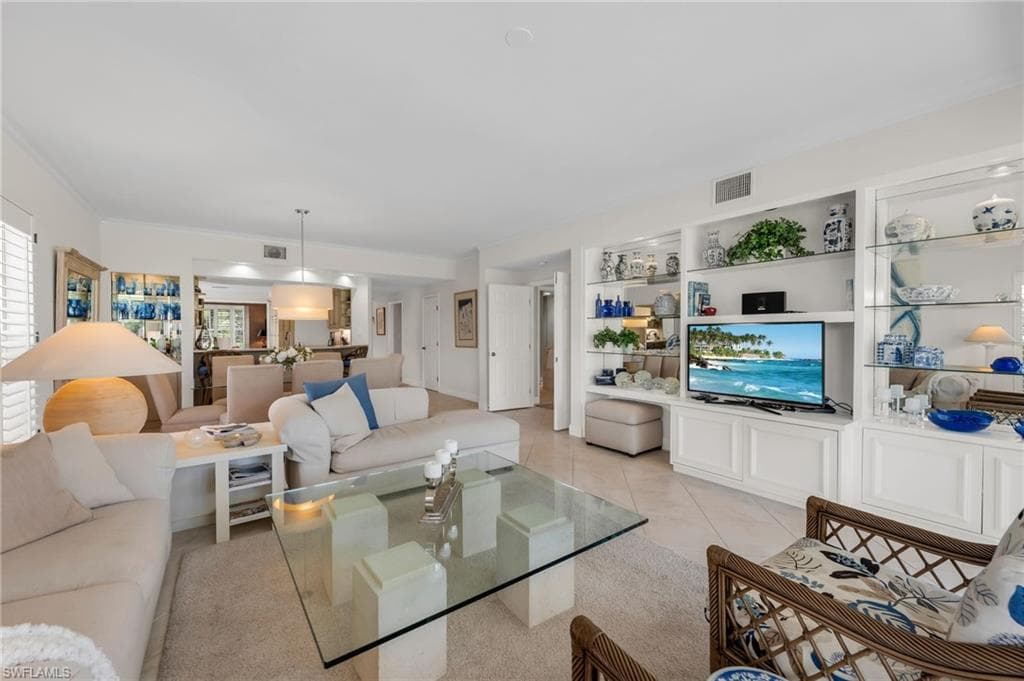 496 Edgemere Way E 1, Naples, FL 34105-5