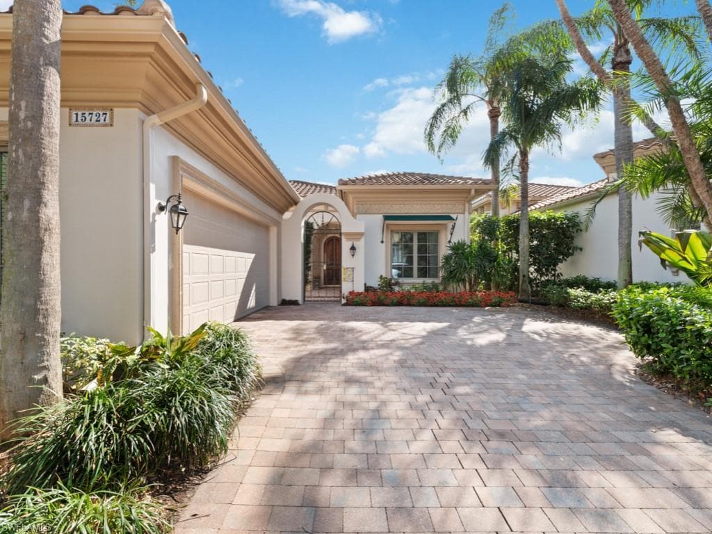 15727 Villoresi Way, Naples, FL 34110-1
