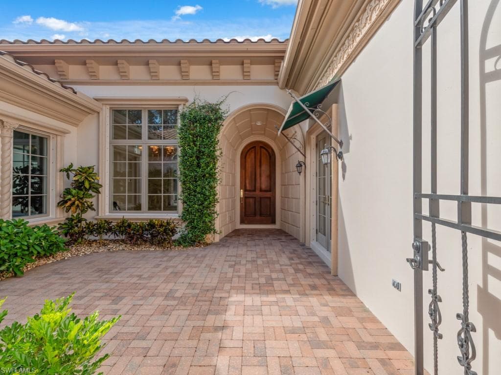 15727 Villoresi Way, Naples, FL 34110-3