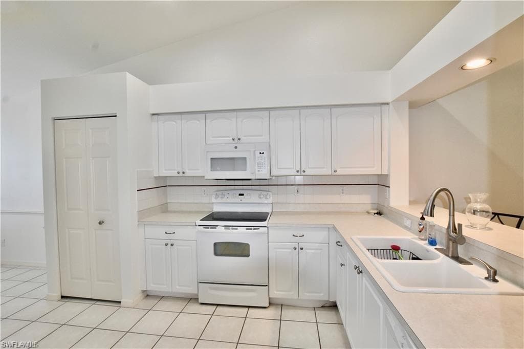 1752 Royal Cir, Naples, FL 34112-8