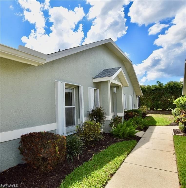 1752 Royal Cir, Naples, FL 34112-3