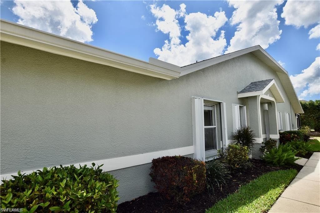 1752 Royal Cir, Naples, FL 34112-4