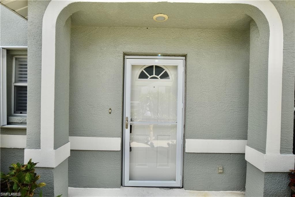 1752 Royal Cir, Naples, FL 34112-5