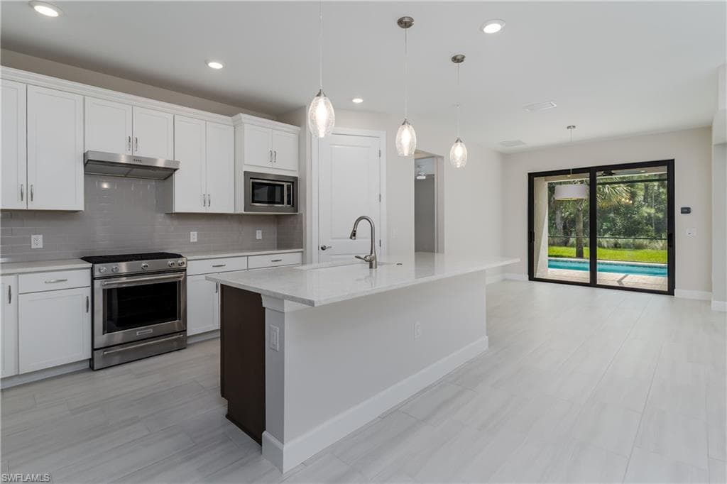 6856 Winding Cypress Dr, Naples, FL 34114-18