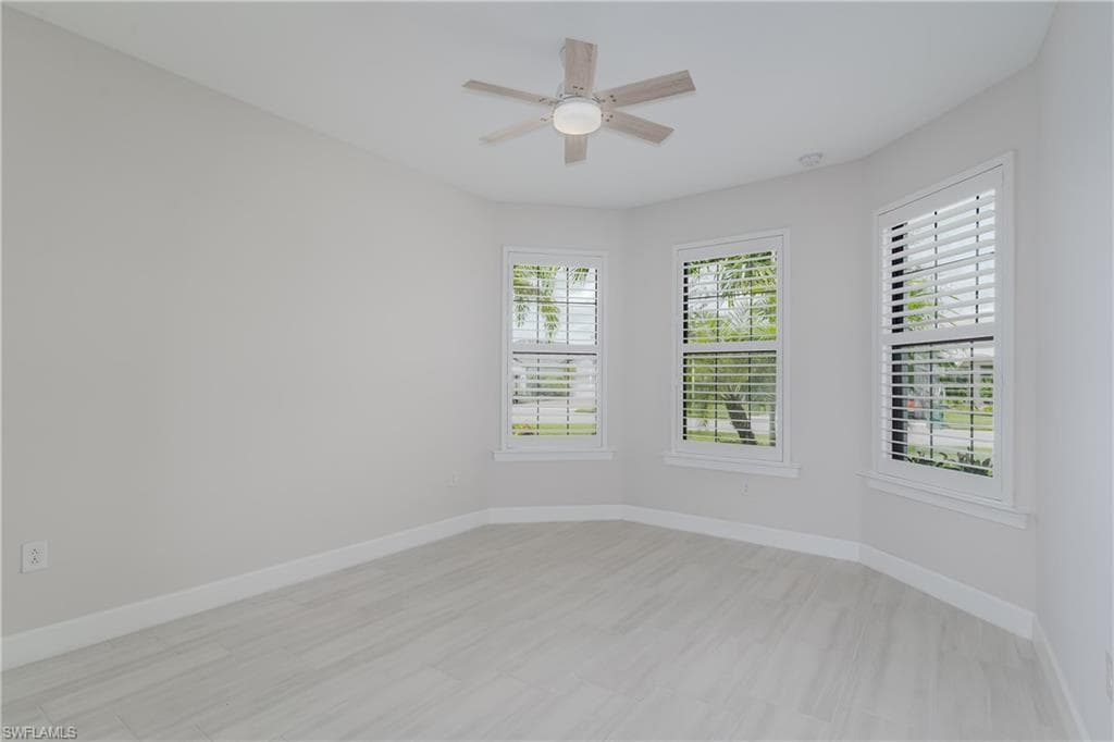 6856 Winding Cypress Dr, Naples, FL 34114-7