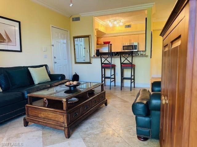 1210 Reserve Way 204, Naples, FL 34105-4