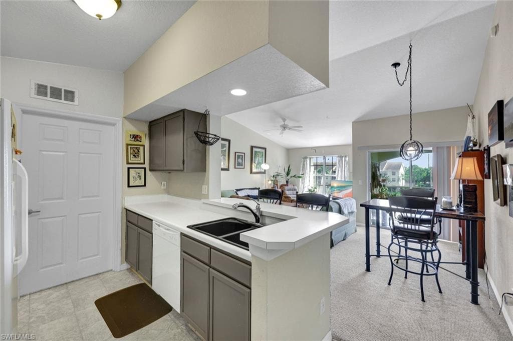 4630 Saint Croix Ln 831, Naples, FL 34109-8
