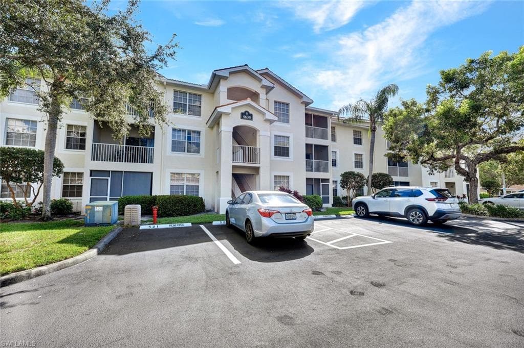 4630 Saint Croix Ln 831, Naples, FL 34109-3