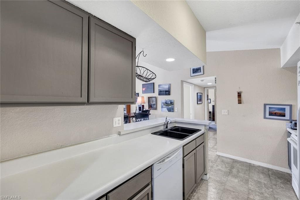 4630 Saint Croix Ln 831, Naples, FL 34109-7