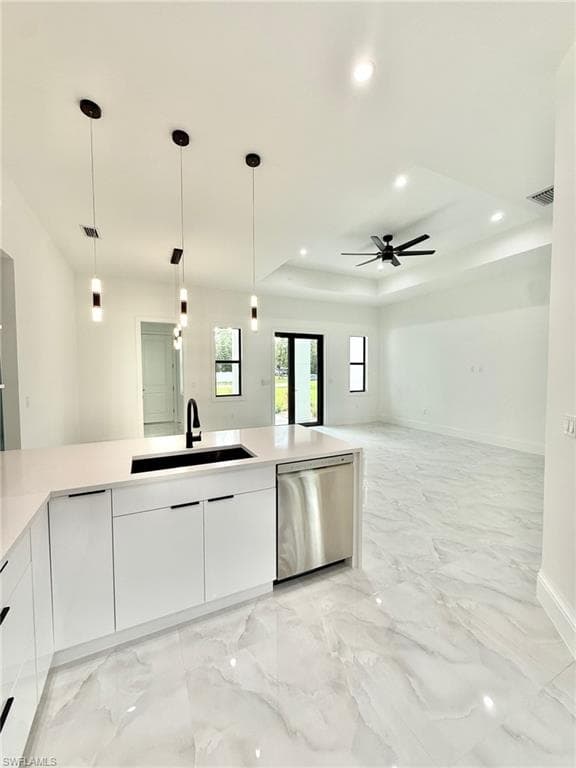 2135 Della Dr, Naples, FL 34117-3