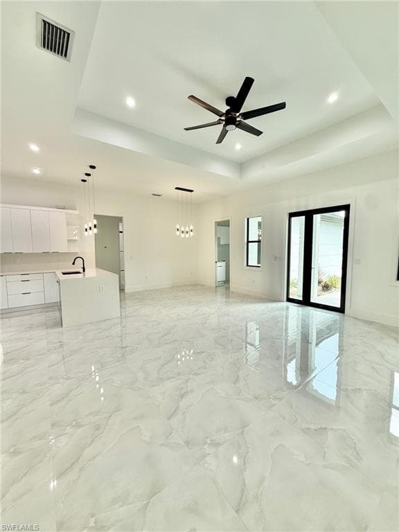 2135 Della Dr, Naples, FL 34117-7