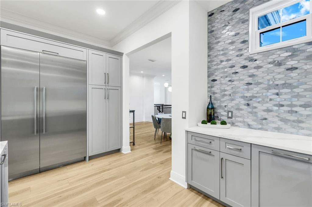9242 Tesoro Ln 1-203, Naples, FL 34114-8