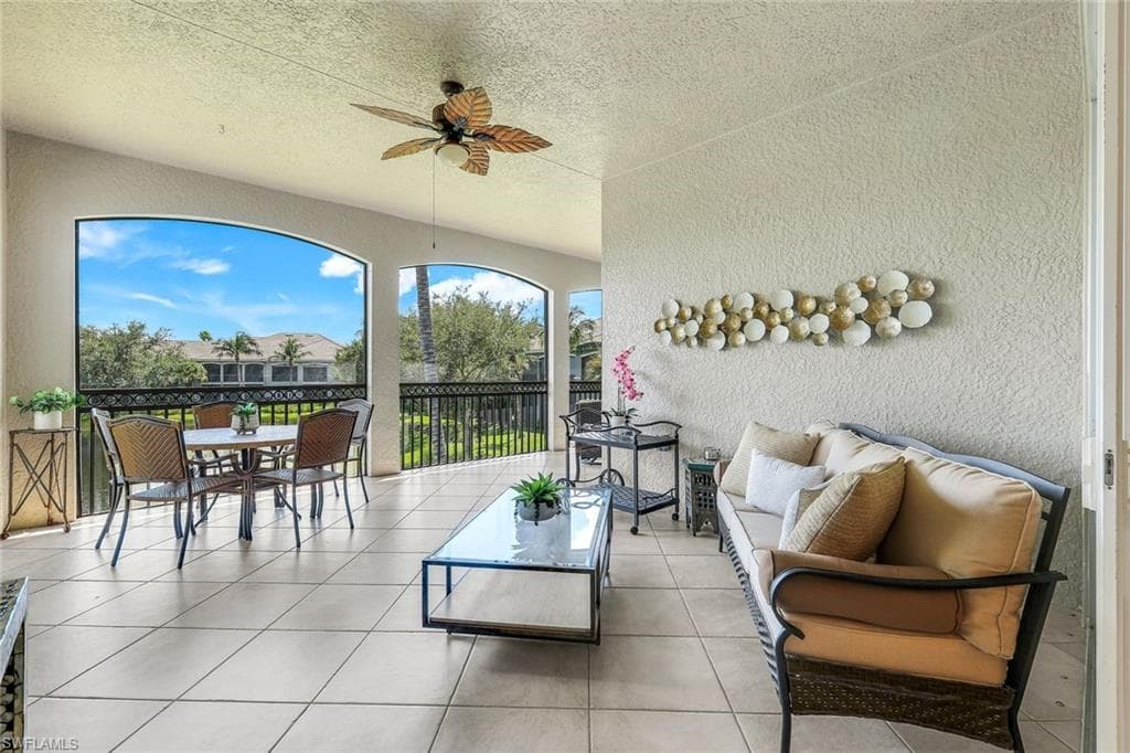 9242 Tesoro Ln 1-203, Naples, FL 34114-20