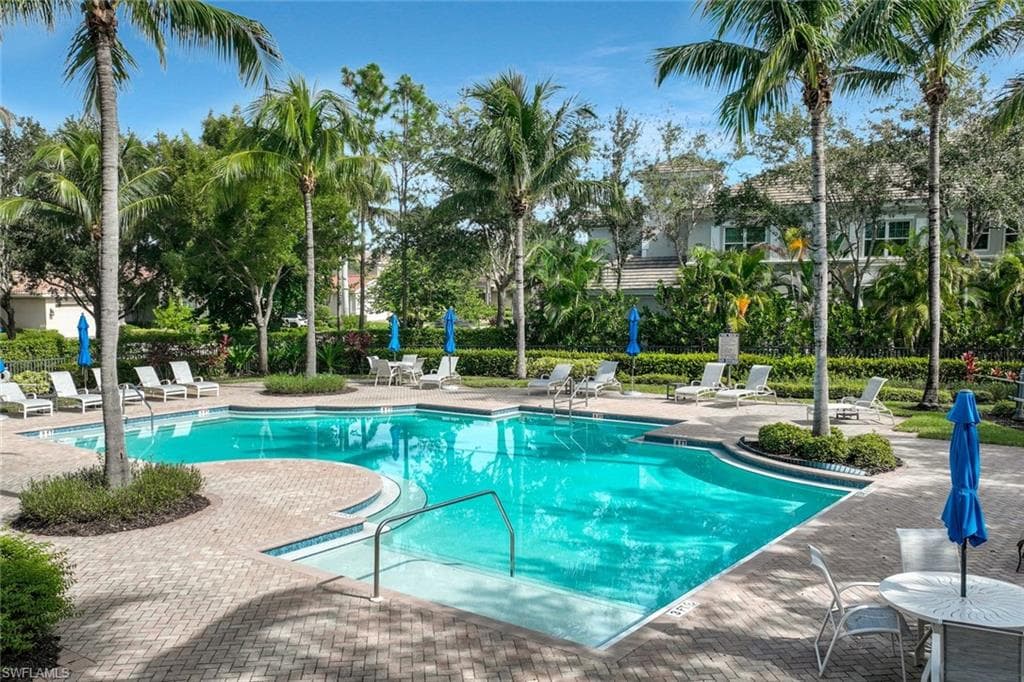 9242 Tesoro Ln 1-203, Naples, FL 34114-32