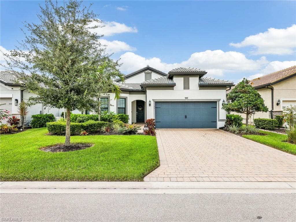 19724 Aqua View Ln, Fort Myers, FL 33913-1