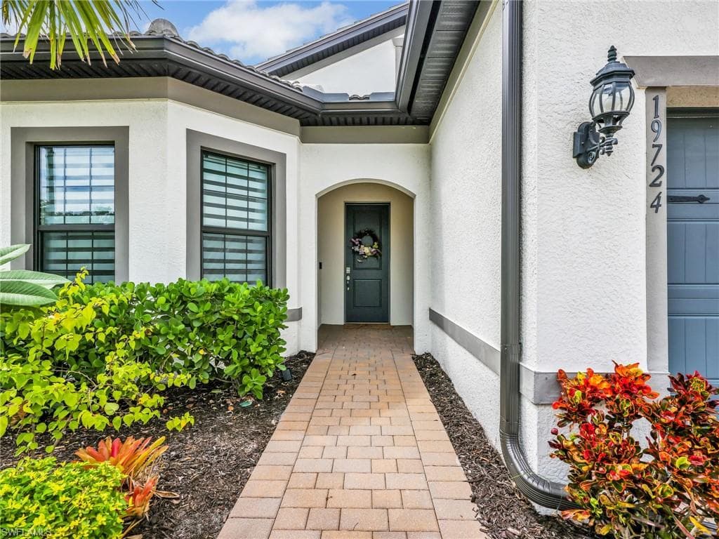 19724 Aqua View Ln, Fort Myers, FL 33913-3