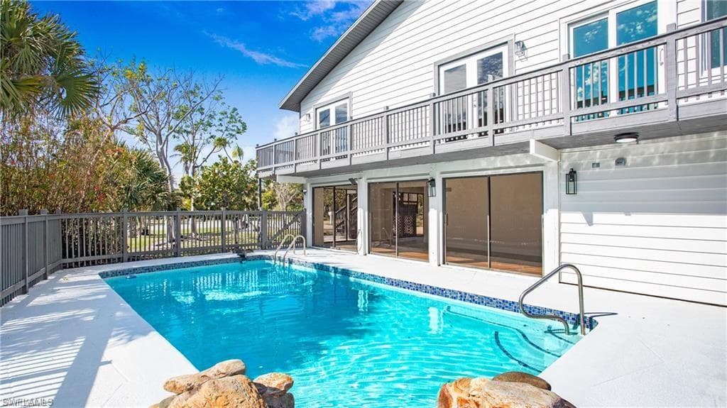 9416 Yucca Ct, Sanibel, FL 33957-2