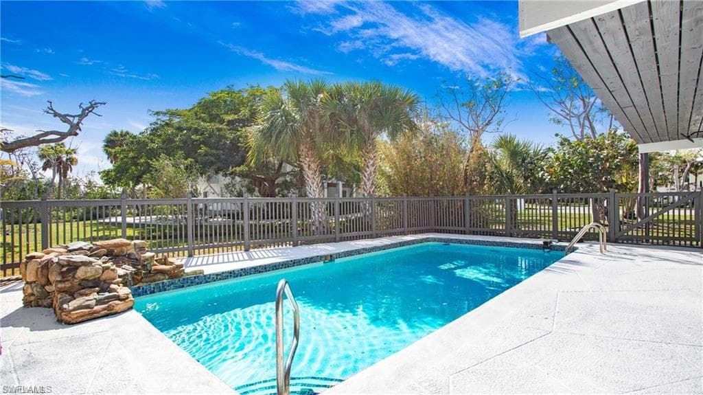9416 Yucca Ct, Sanibel, FL 33957-40
