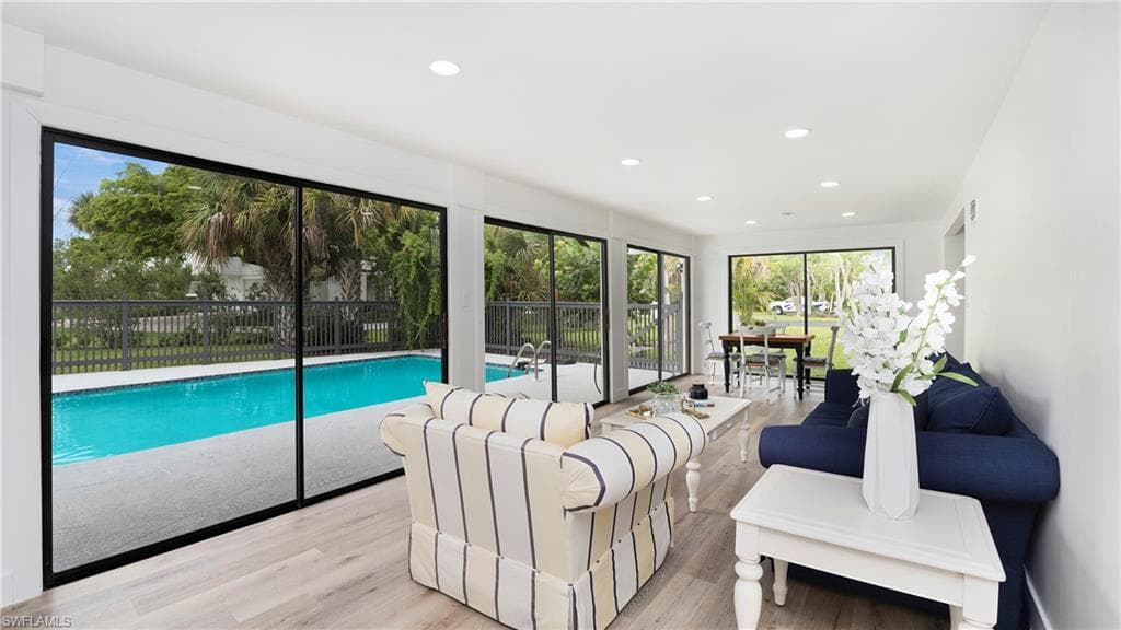 9416 Yucca Ct, Sanibel, FL 33957-5