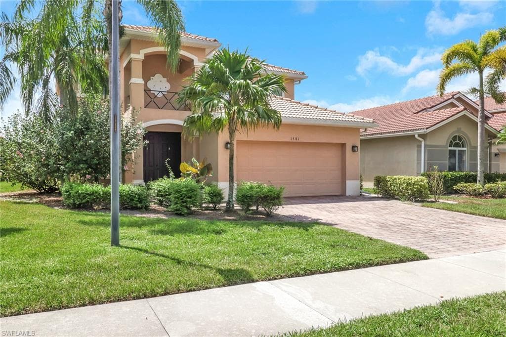 1581 Birdie Dr, Naples, FL 34120-1