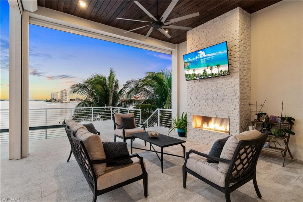 160 Little Carlos Ln, Fort Myers Beach, FL 33931-3