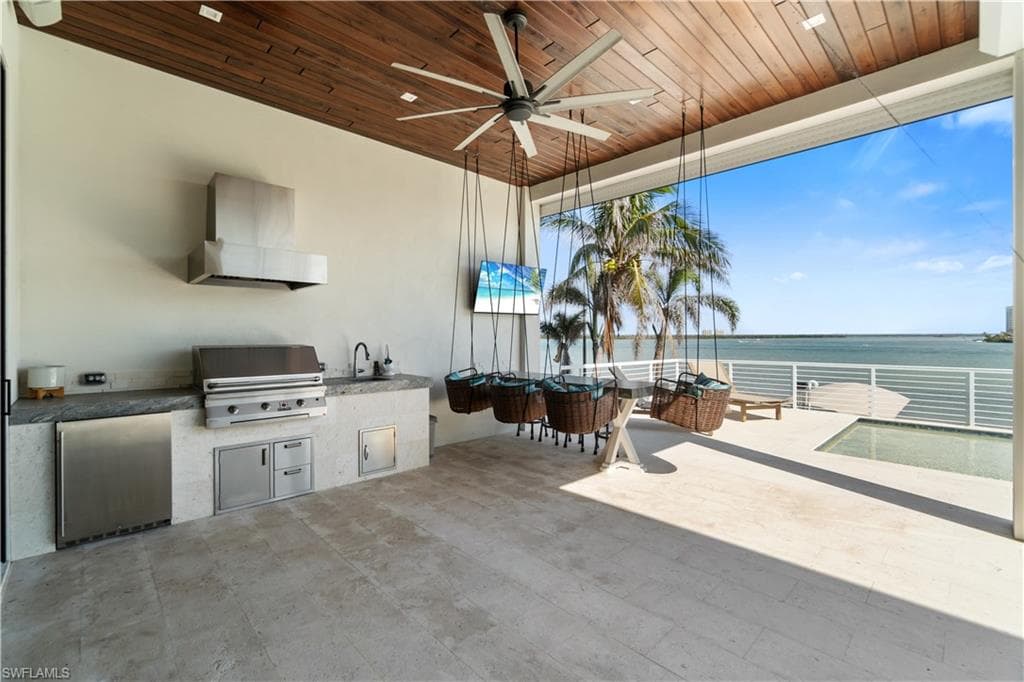 160 Little Carlos Ln, Fort Myers Beach, FL 33931-4