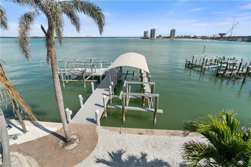 160 Little Carlos Ln, Fort Myers Beach, FL 33931-5