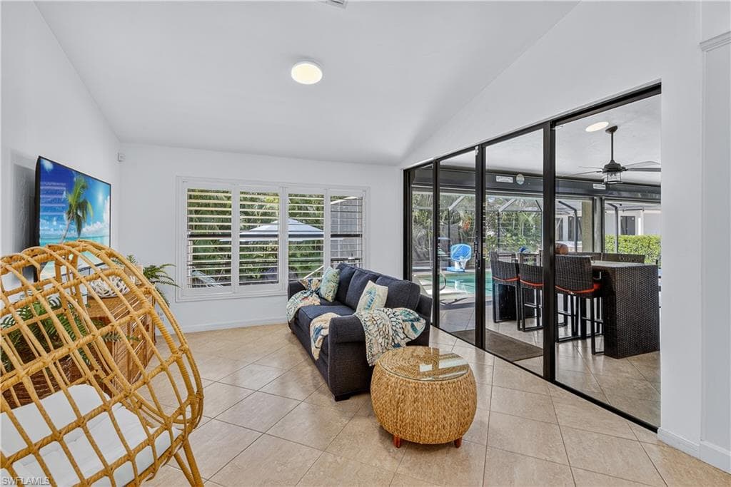 566 Barfield Dr, Marco Island, FL 34145-17