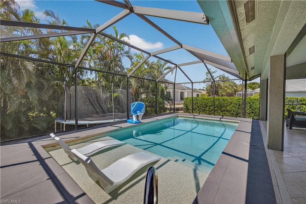 566 Barfield Dr, Marco Island, FL 34145-31