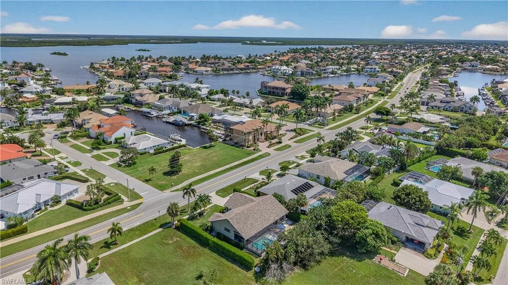 566 Barfield Dr, Marco Island, FL 34145-39