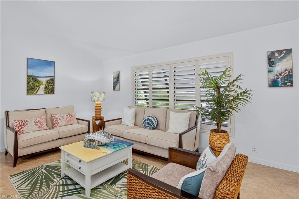 566 Barfield Dr, Marco Island, FL 34145-6