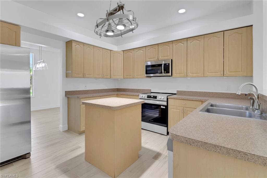 4670 38th Ave SE, Naples, FL 34117-7