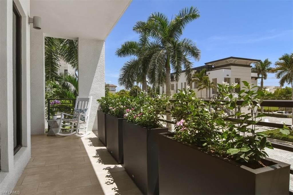 1111 Central Ave 207, Naples, FL 34102-20