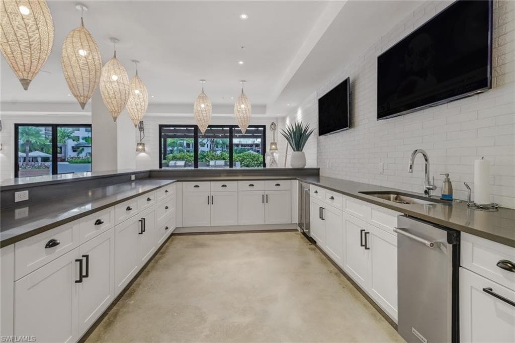 1111 Central Ave 207, Naples, FL 34102-38