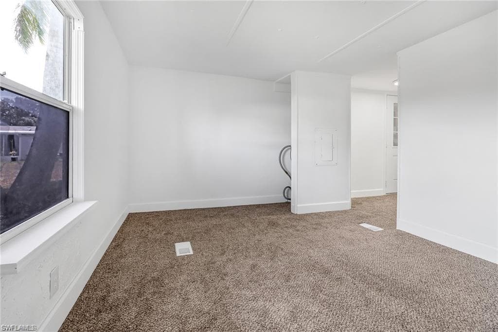 120 Grassy Key Ln 38, Naples, FL 34114-13