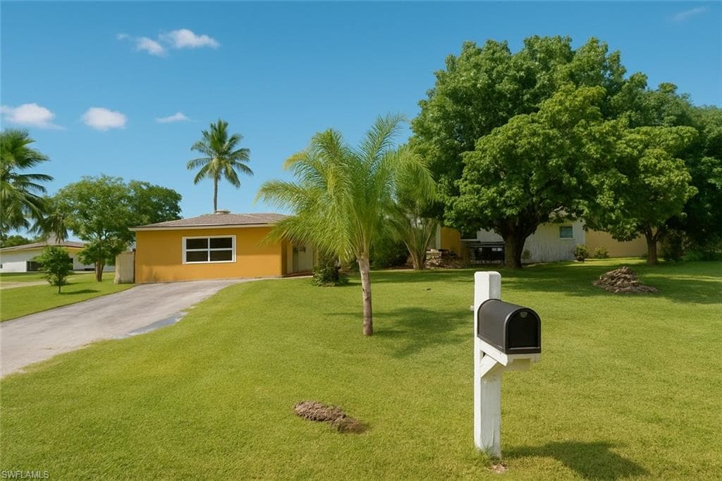 8360 Beacon Blvd, Fort Myers, FL 33907-8